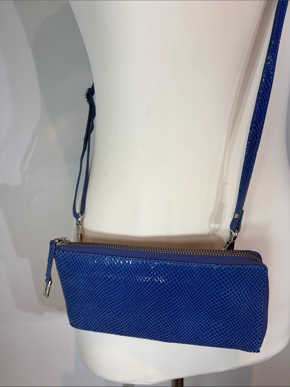 Latico Leathers Blue 100% Leather Zip around Wallet/ small bag Removable Strap